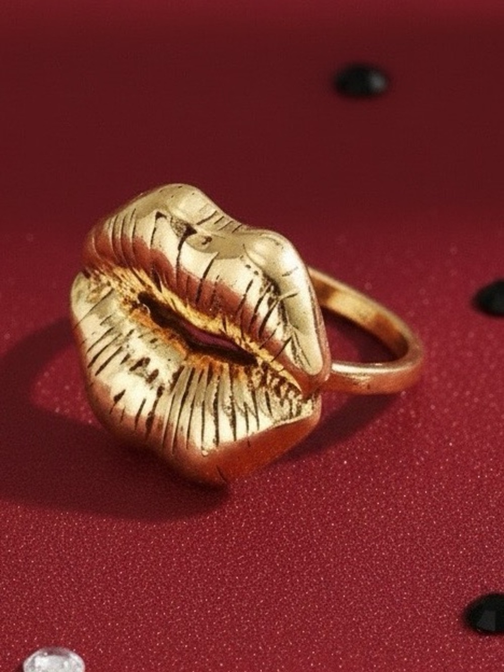 Chunky Gold Kissing Lips Statement Ring Y2K Grunge Punk Streetwear Coquette Glam